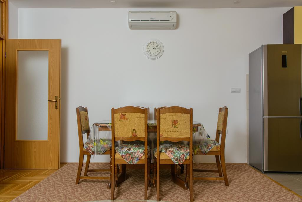 Apartment Meri Трогир Екстериор снимка